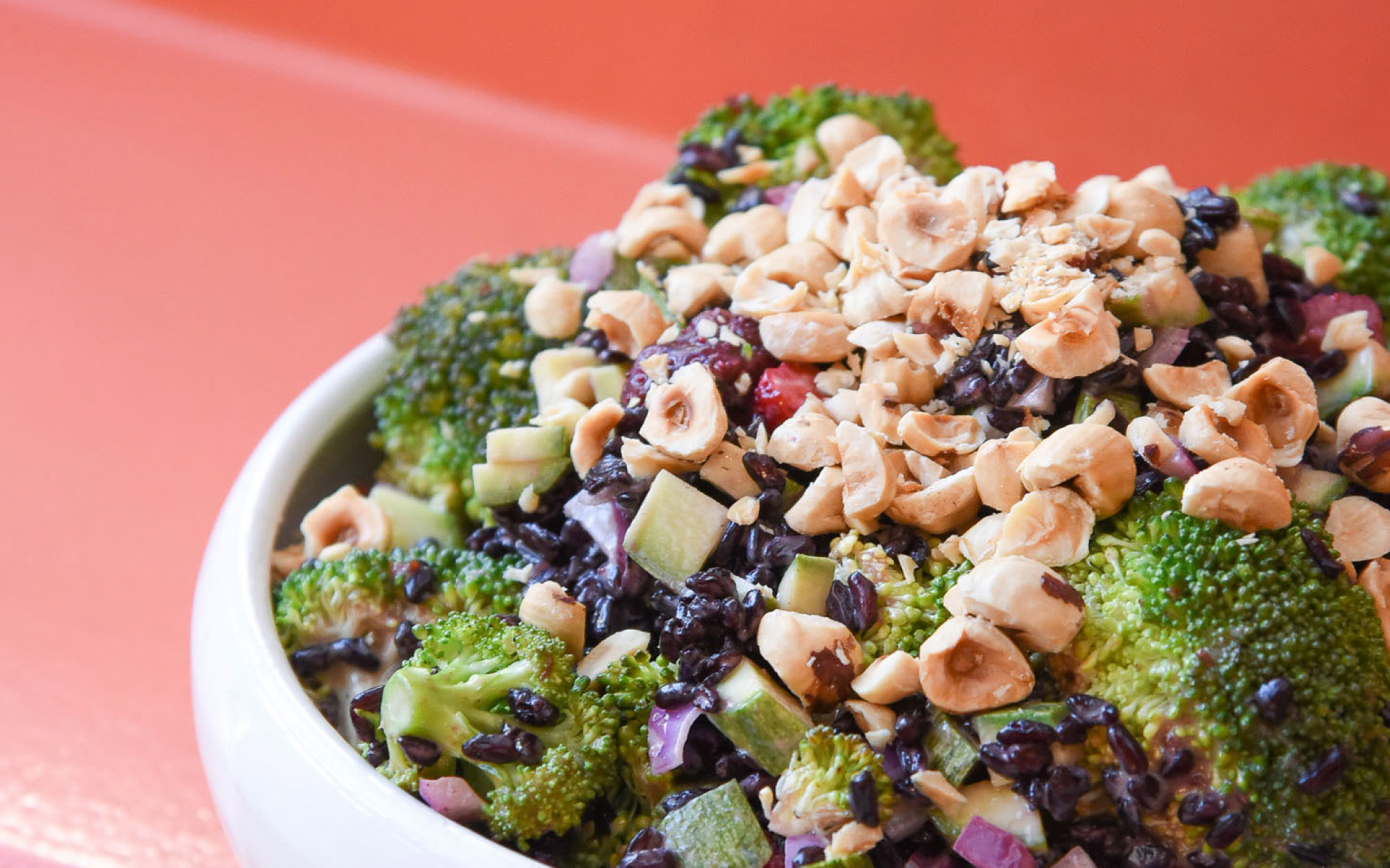 Σαλάτα με Ωμό Μπρόκολο και Φουντούκια