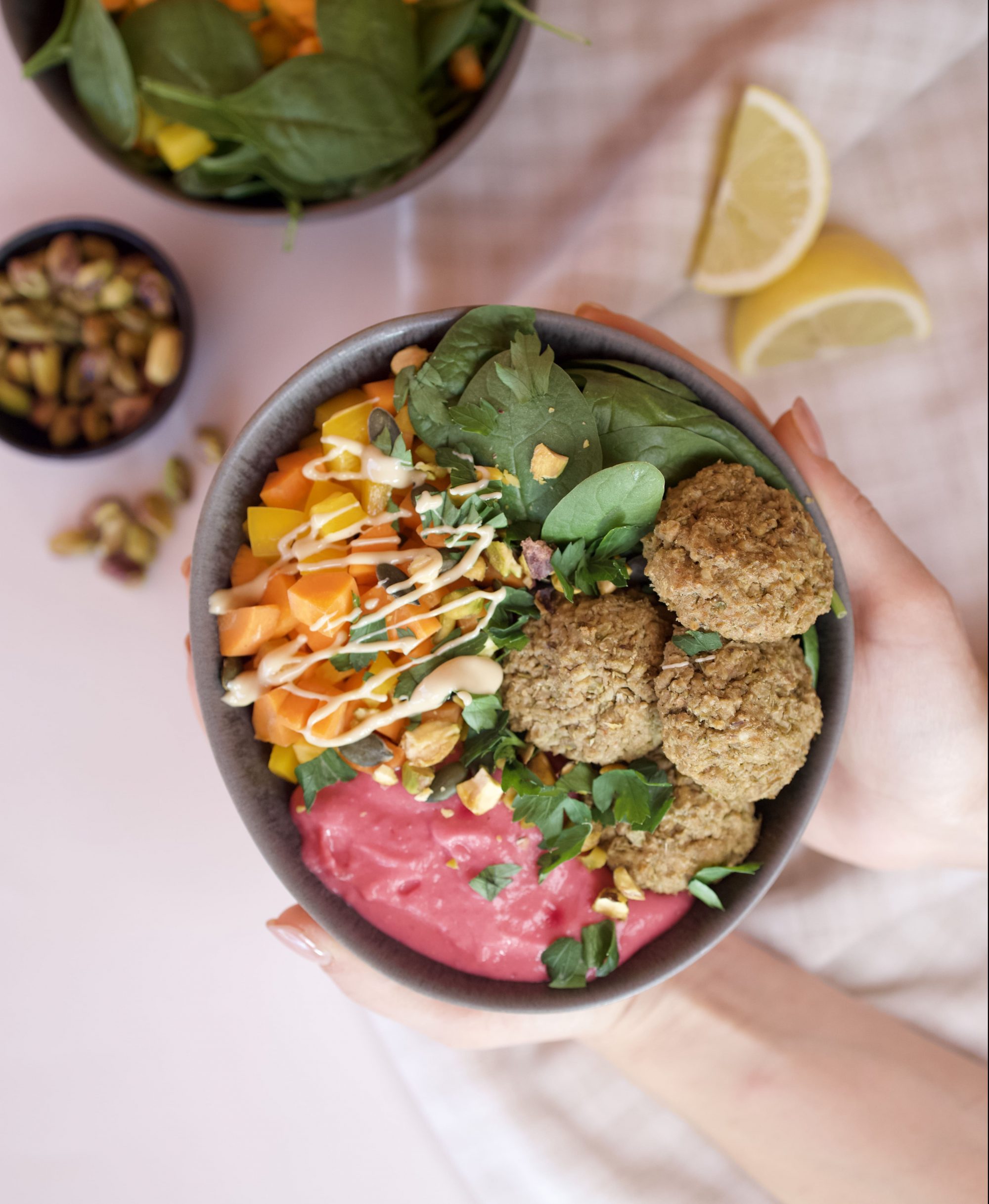 Κεφτεδάκια Μπρόκολου με Κρεμώδη Πουρέ Παντζάρι