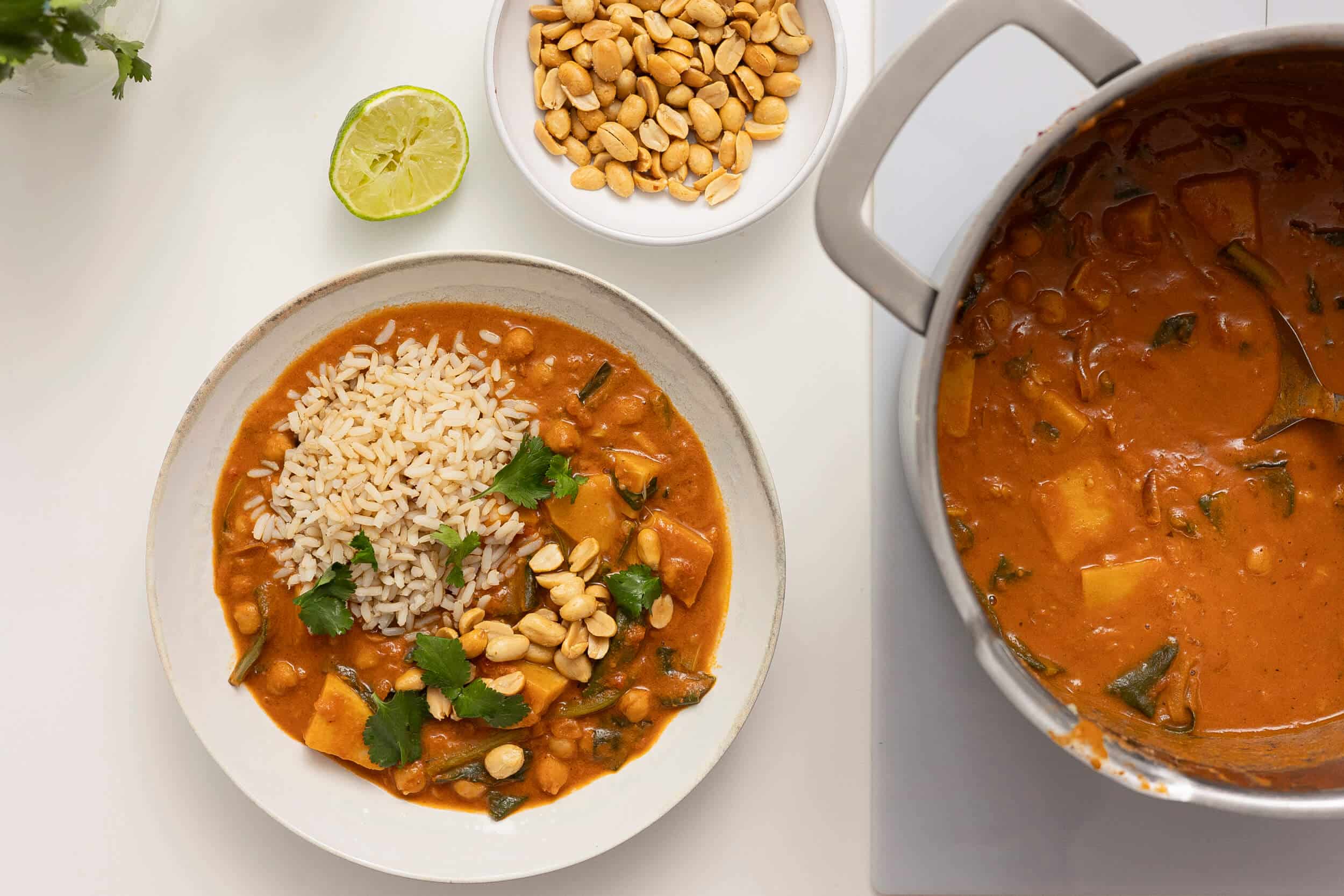 Γλυκοπατάτες & Ρεβίθια με Σάλτσα Φιστικοβούτυρου