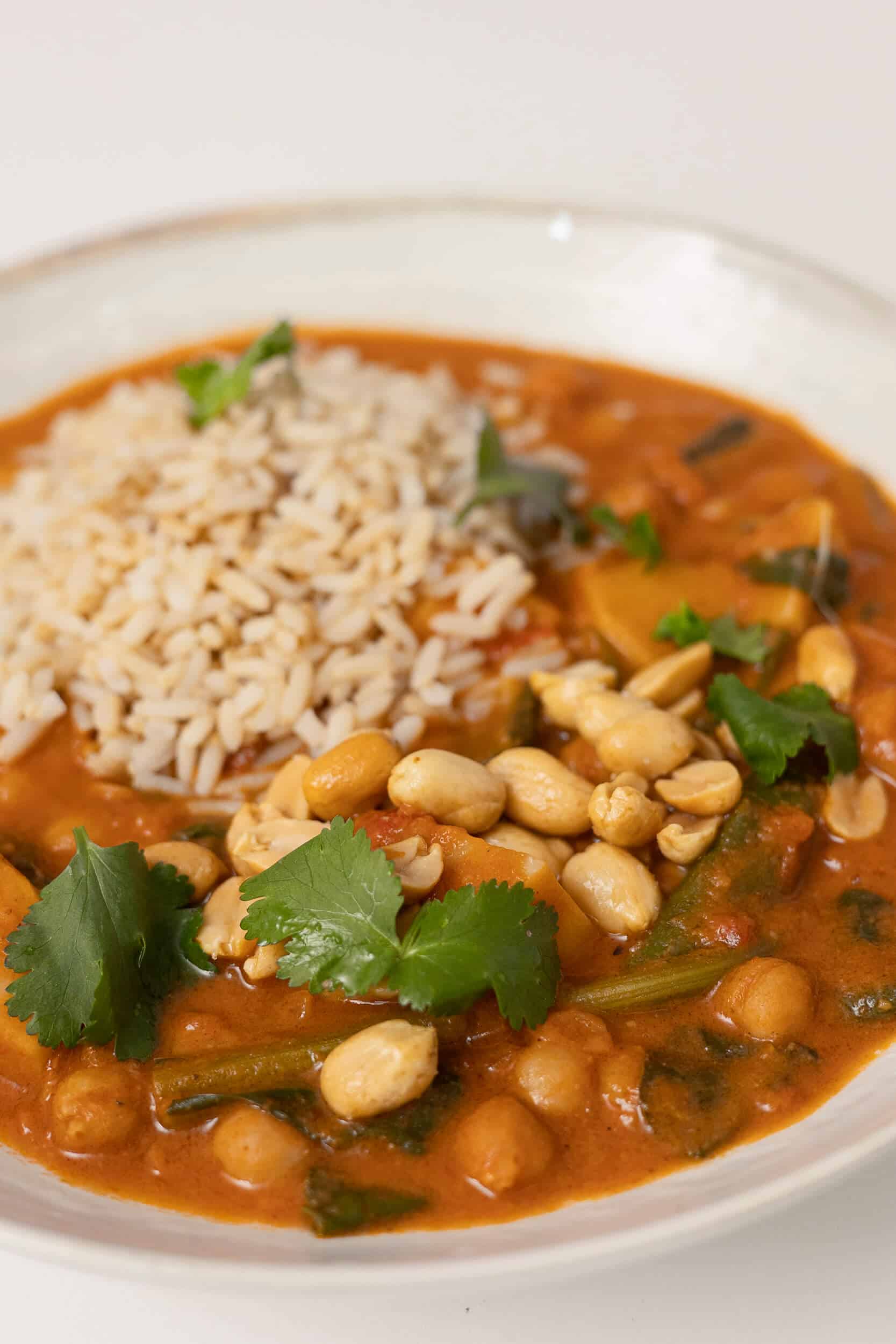 Γλυκοπατάτες & Ρεβίθια με Σάλτσα Φιστικοβούτυρου